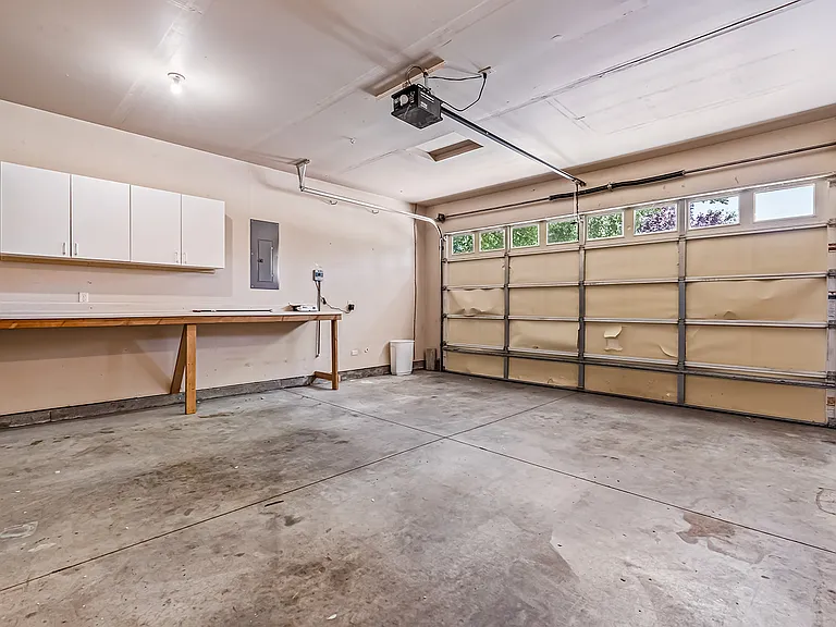 246 W Colchester Dr — Photo 15