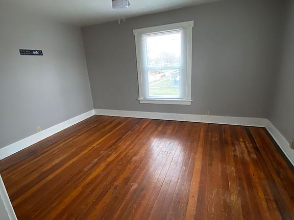 4th image of 301 W Eureka St #4