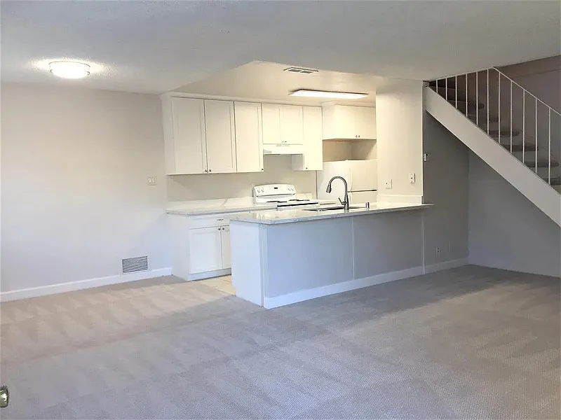 2 bed, 1.0 bath, 903 sqft, $1,899 — Photo 3