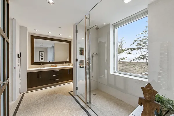 Sold by Nest Seekers International | media 32