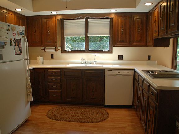 3rd image of 632 7th Ave NE