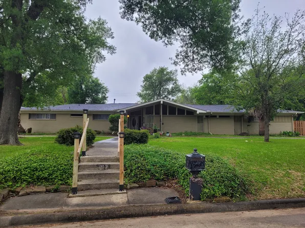 217 Burnett Dr, Baytown, TX 77520
