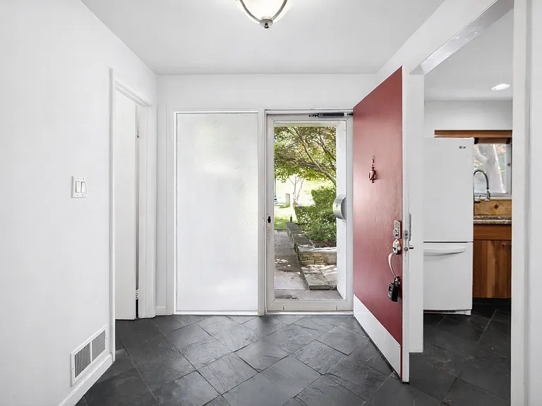 9923 Lake Landing Rd — Photo 2