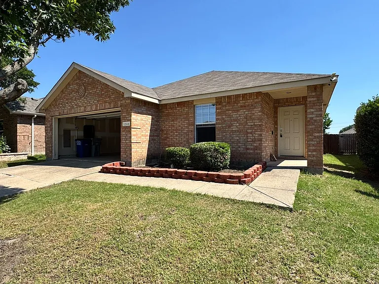 12616 Skeeter Dr — Photo 2