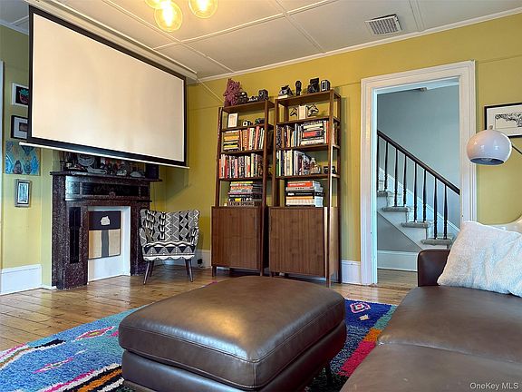 4th image of 369 Verplanck Ave