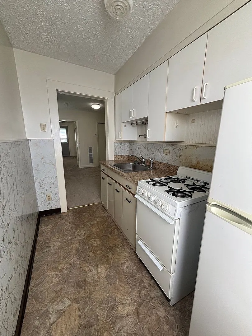 61 Columbia Ave — Photo 3