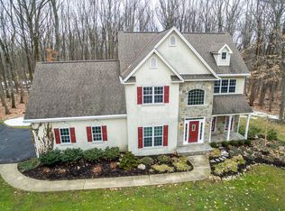 15 Hillside Cir, Honey Brook, PA 19344