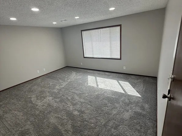 46 Bradford St APT 6, Seward, NE 68434