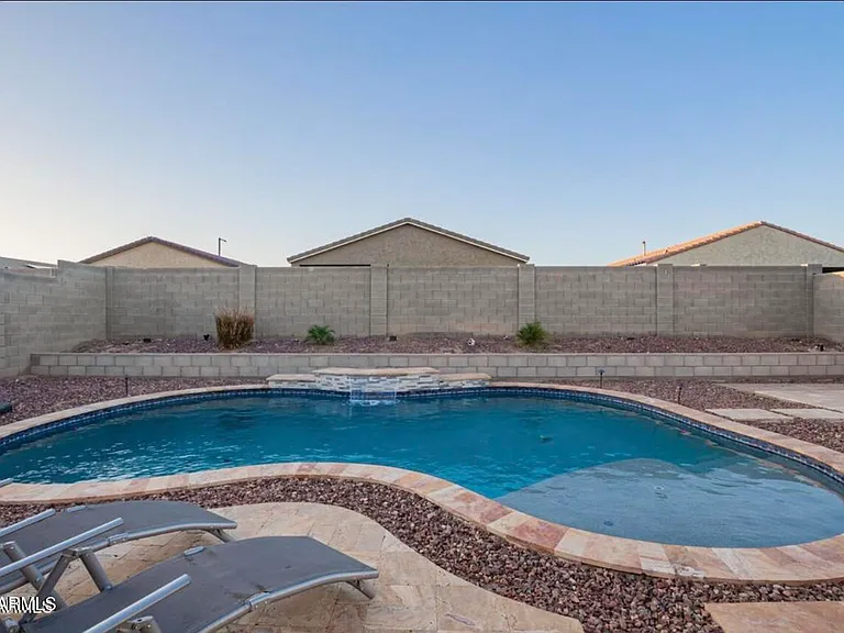 18630 W Lawrence Ln — Photo 28