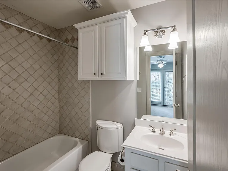 315 Sandman St — Photo 44