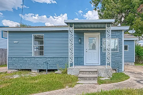 6715 Victoria St Photo 1