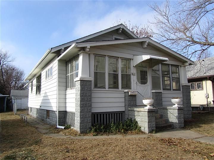 1st image of 611 S Westcott St