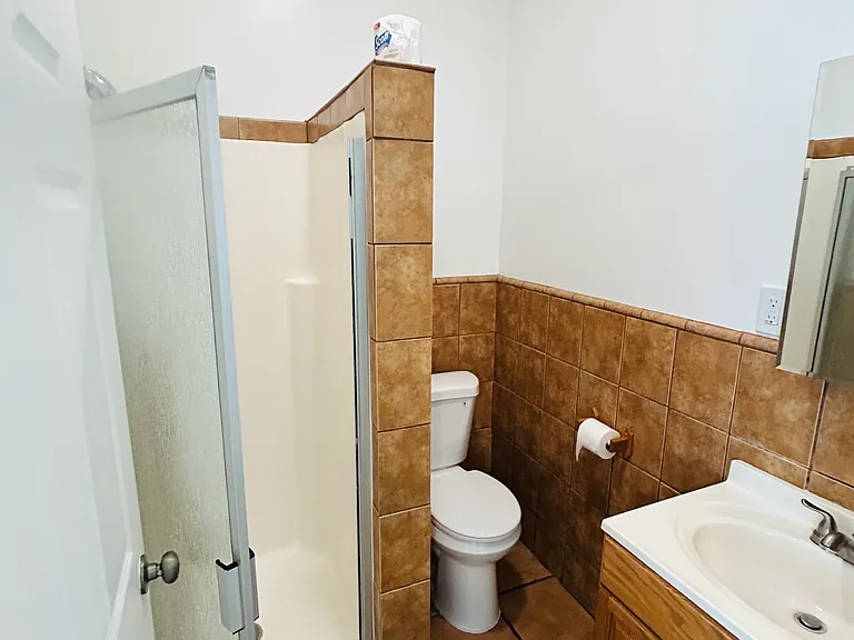 5600 S Broadway #4 — Photo 7