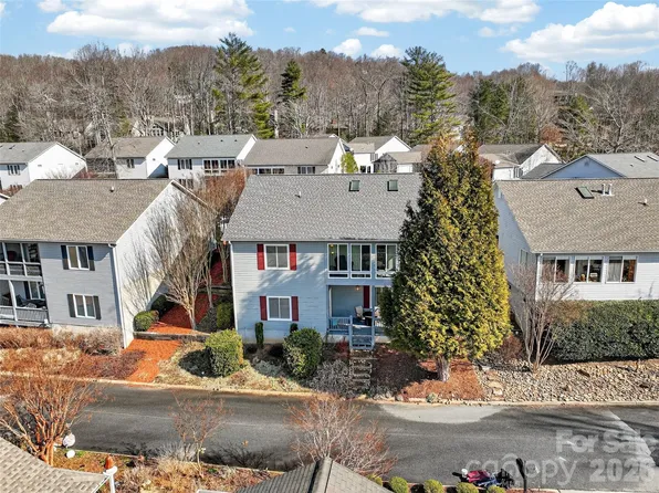 17 Driver Ct, Hendersonville, NC 28739