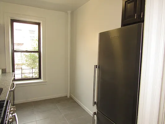 Rented by Kian Realty | media 11