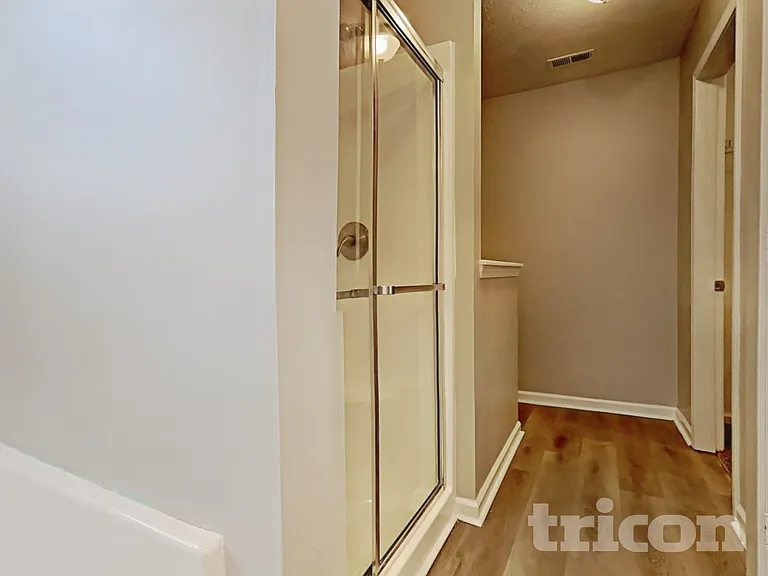 501 Foliage Ln — Photo 10