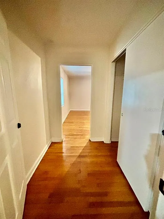 2 bed, 1.0 bath, 1422 sqft, $1,700 — Photo 2