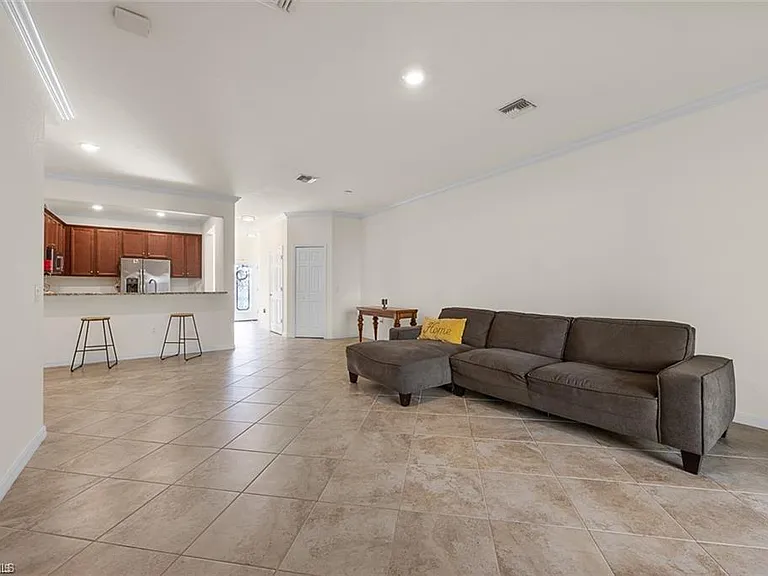 2707 Blossom Way — Photo 12