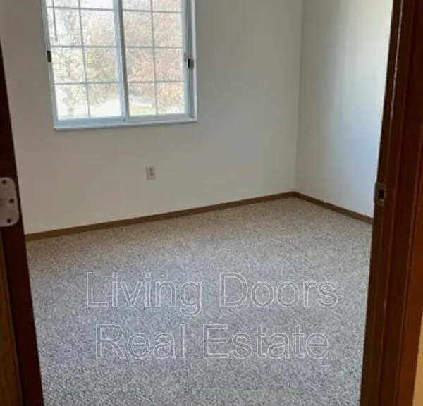 607 S Washington St #8 — Photo 10