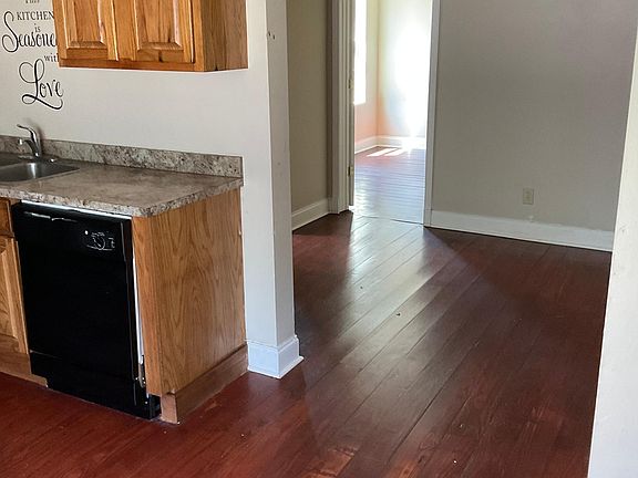 2nd image of 808 Julia St