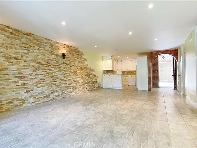 5901 Canterbury Dr #11 — Photo 17
