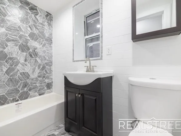 1362 Saint John's Place image 9 of 15