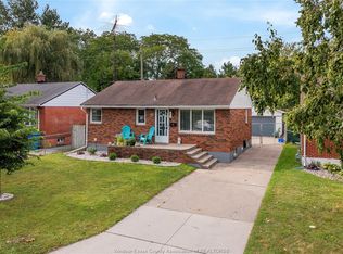 1215 Chappell Ave, Windsor, ON N9C3C8