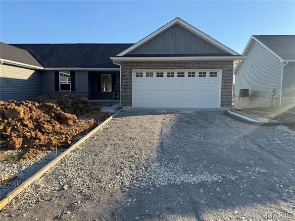 266 Railroad St, Moscow Mills, MO 63362