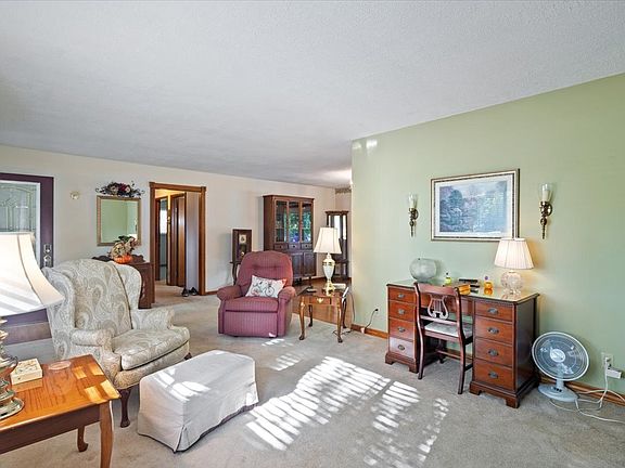 5th image of 9116 Linda Cir