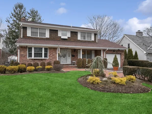 177 Bourndale Road N, Manhasset, NY 11030