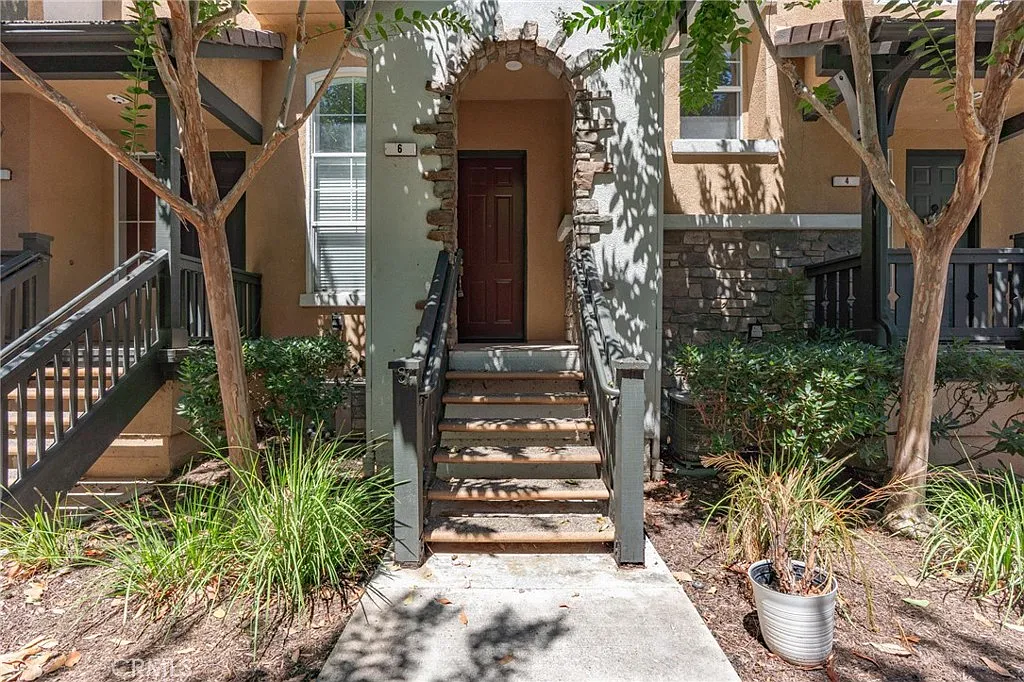 3 bed, 2.5 bath, 1360 sqft, $3,800 — Photo 1