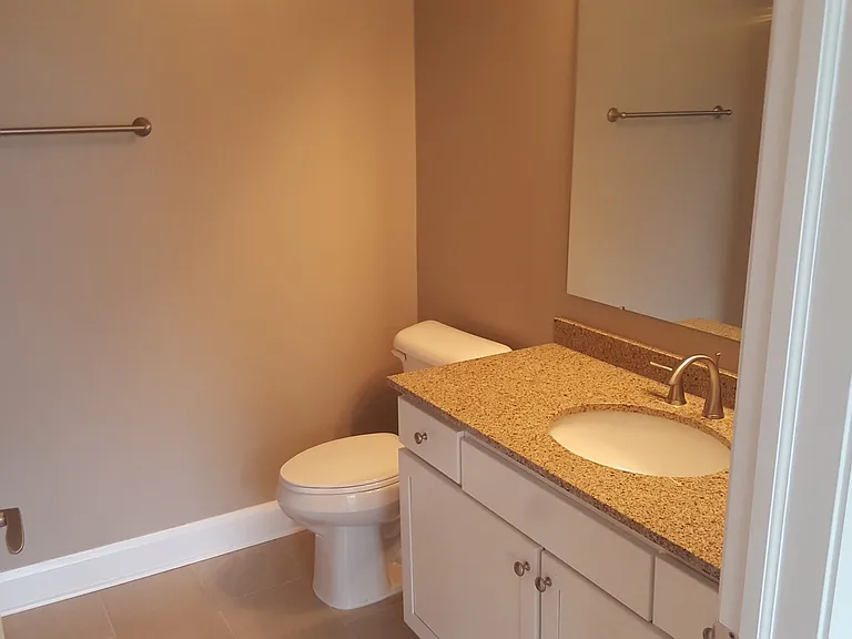 1378 King Avenue — Photo 2