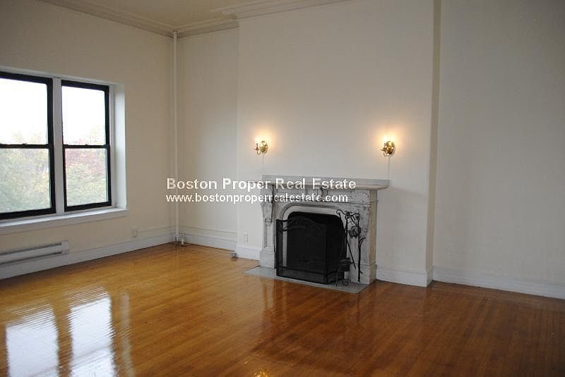 2nd image of 140 Beacon St #22