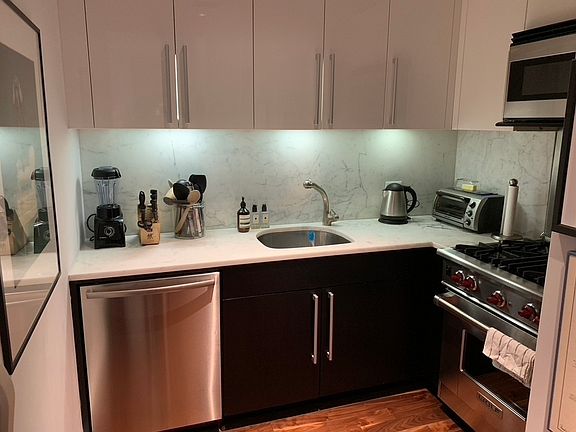 5th image of 300 E 79th St APT 3C