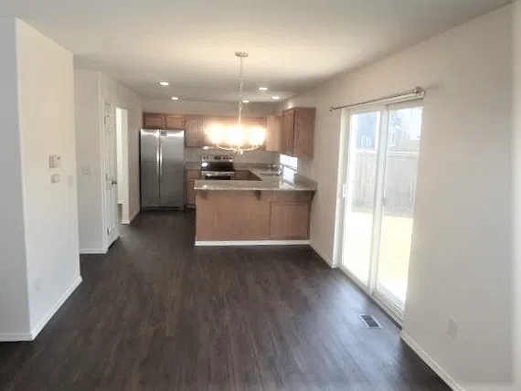 4 bed, 2.5 bath, 2045 sqft, $2,860 — Photo 3