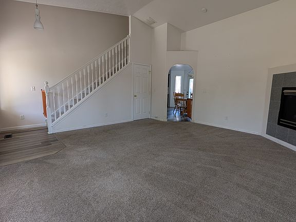 5th image of 420 NW Heron Ave