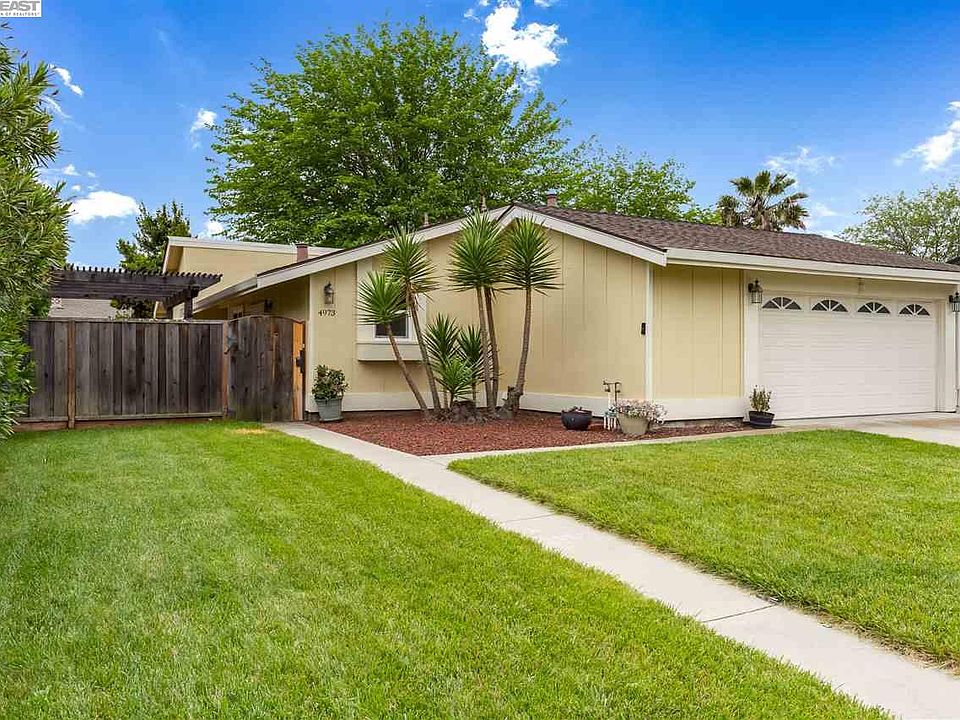1st image of 4973 Capriconus Ave
