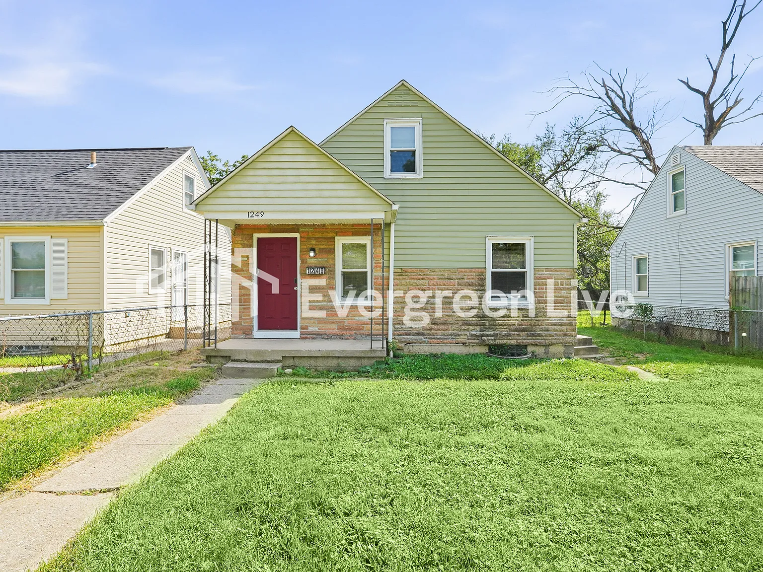 3 bed, 1.0 bath, 979 sqft, $1,395 — Photo 2