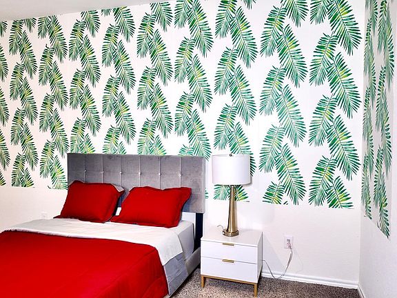 Private Bedroom with Ensuite Bathroom & huge closet with private refridgerator