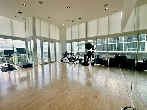 3rd image of 1040 Biscayne Blvd APT 3505