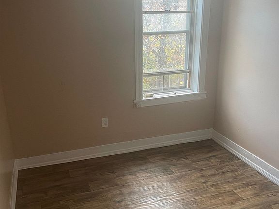 5th image of 168 Van Nostrand Ave Floor 2