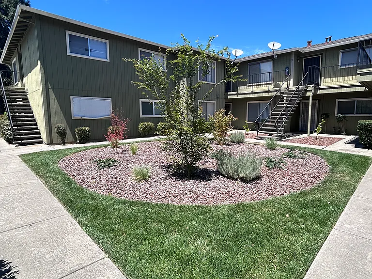 1741 W Lockeford St #3 — Photo 2