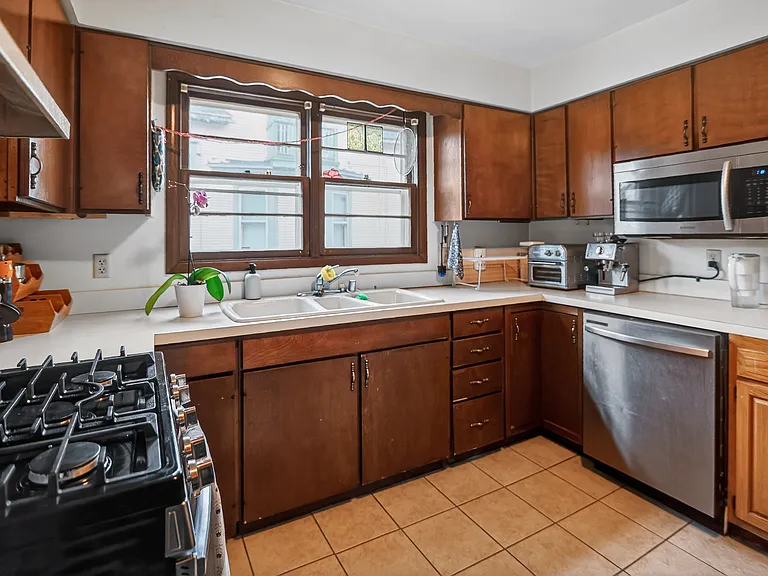 820 E Dayton St #1 — Photo 6