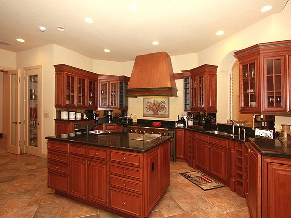5th image of 2925 Meadow Ln