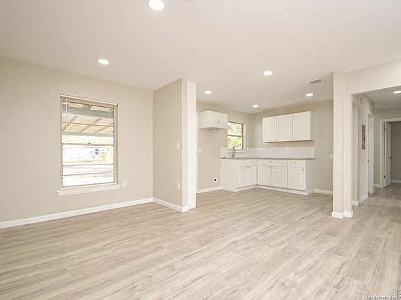 5th image of 339 SHELBURN DR
