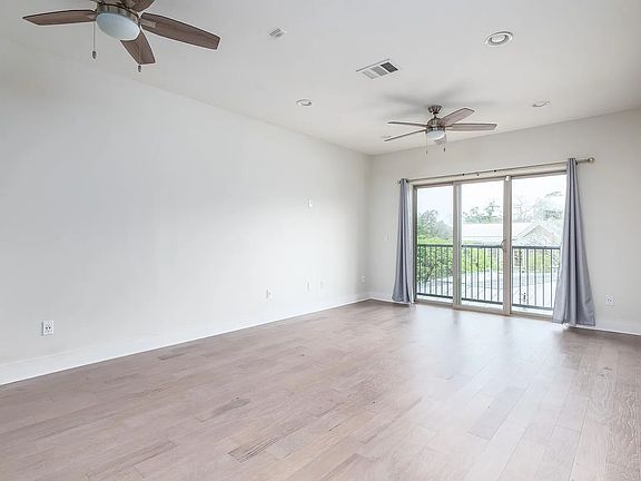 3rd image of 908 Nueces St Unit 35
