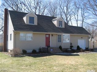 92 Western Ave, Deer Park, NY 11729