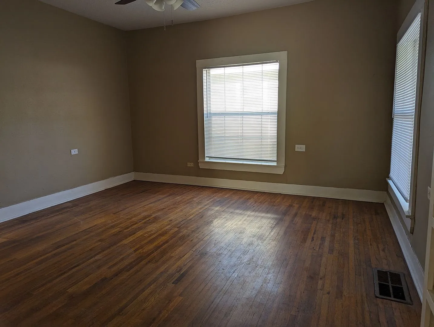 The Cutest 1 Bedroom on TX Side - Coming Soon! — Photo 2