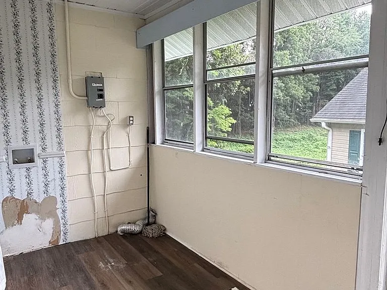 825 Dixon Ave — Photo 21