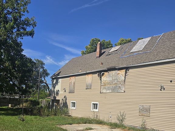 2nd image of 10310 S Hoxie Ave